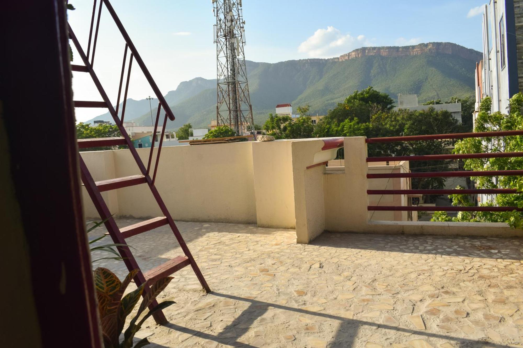 Krish Homestay Tirupati Bagian luar foto